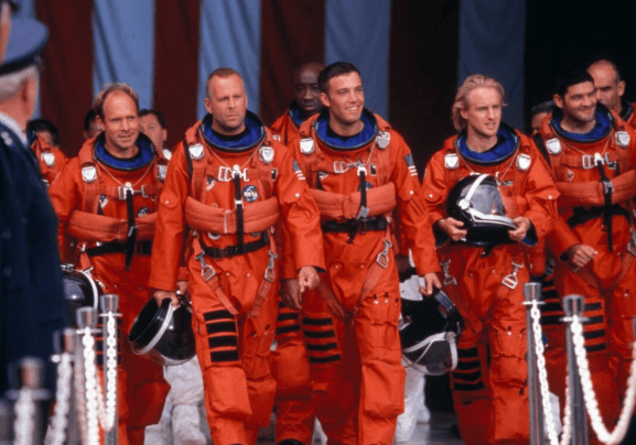 Equipe liderada por Harry Stamper (Bruce Willis) rumo ao asteroide