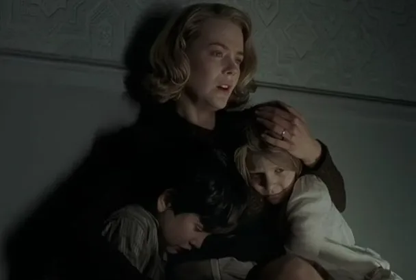 Nicole Kidman como Grace, e seus filhos em Os Outros