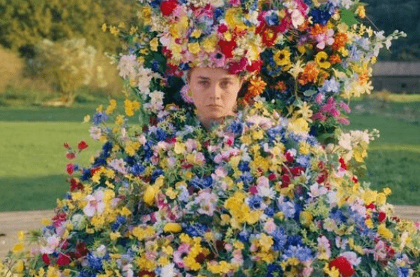 Florence Pugh como Dani, em cena em Midsommar