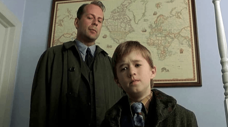 Bruce Willis e Haley Joel Osmentem o sexto sentido