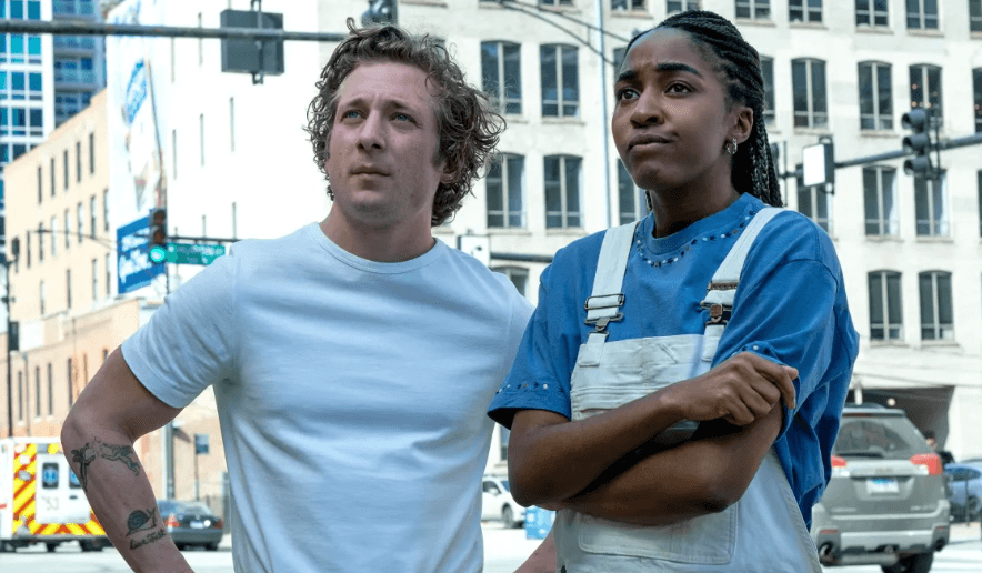 Jeremy Allen White e Ayo Edebiri em O Urso