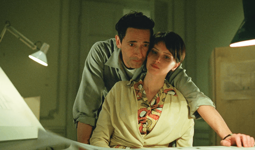 Adrien Brody e Felicity Jones em o brutalista