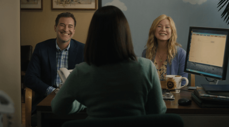 Cena da serie uma familia perfeita